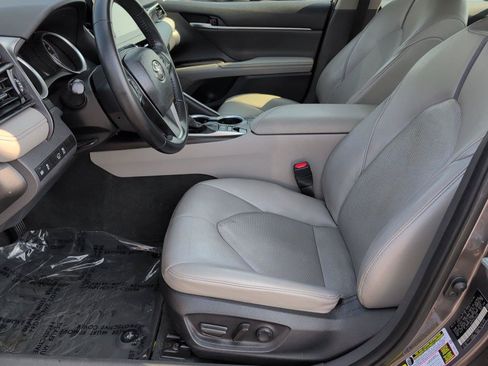Used 2023 Toyota Camry XLE FWD image 12