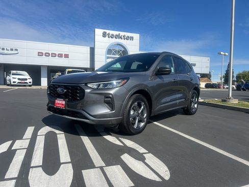 Used 2024 Ford Escape ST-Line image 2