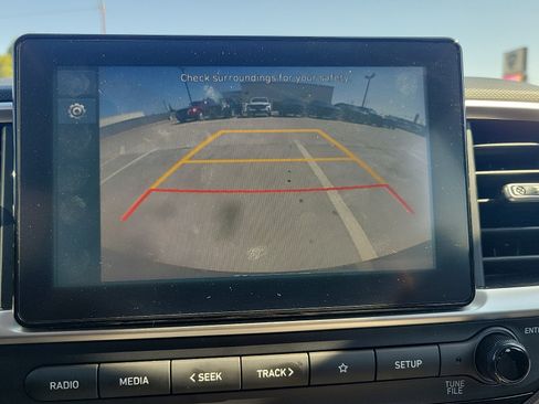 Used 2025 Hyundai Venue SEL FWD image 20