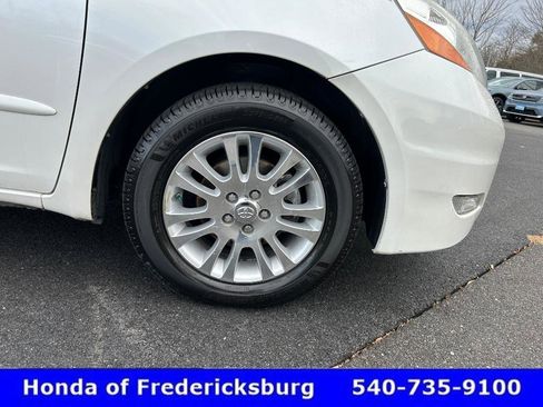 Used 2007 Toyota Sienna XLE image 13