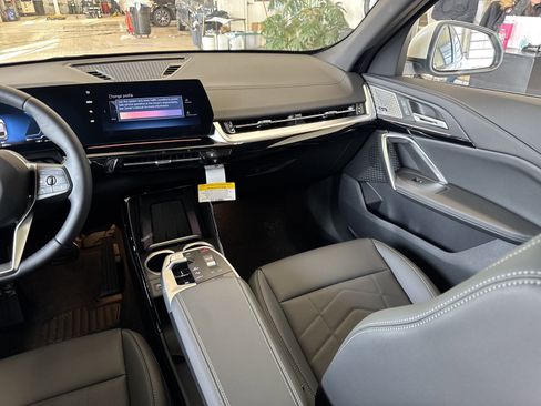 Used 2025 BMW X2 xDrive28i w/ Convenience Package image 19