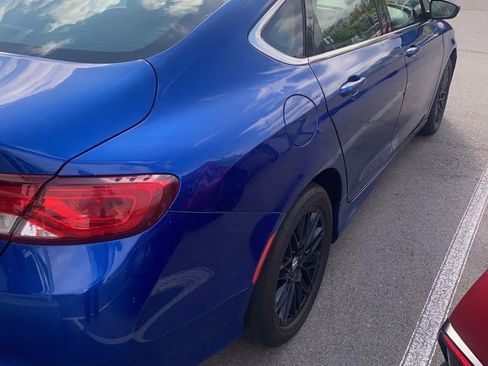 Used 2016 Chrysler 200 Limited image 3