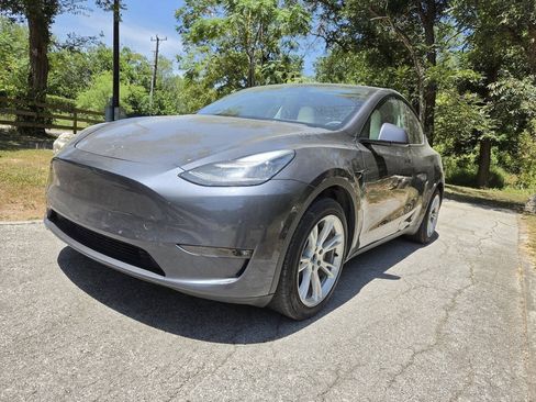 Used 2021 Tesla Model Y 2WD image 7