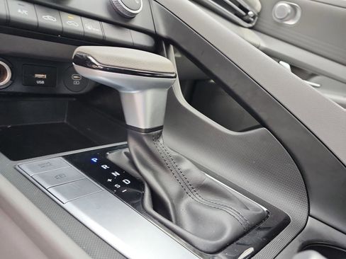 Certified 2024 Hyundai Elantra SE image 15