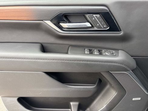 Certified 2025 GMC Yukon Denali image 13