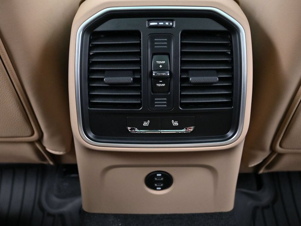 Used 2026 Porsche Macan AWD/4WD image 8