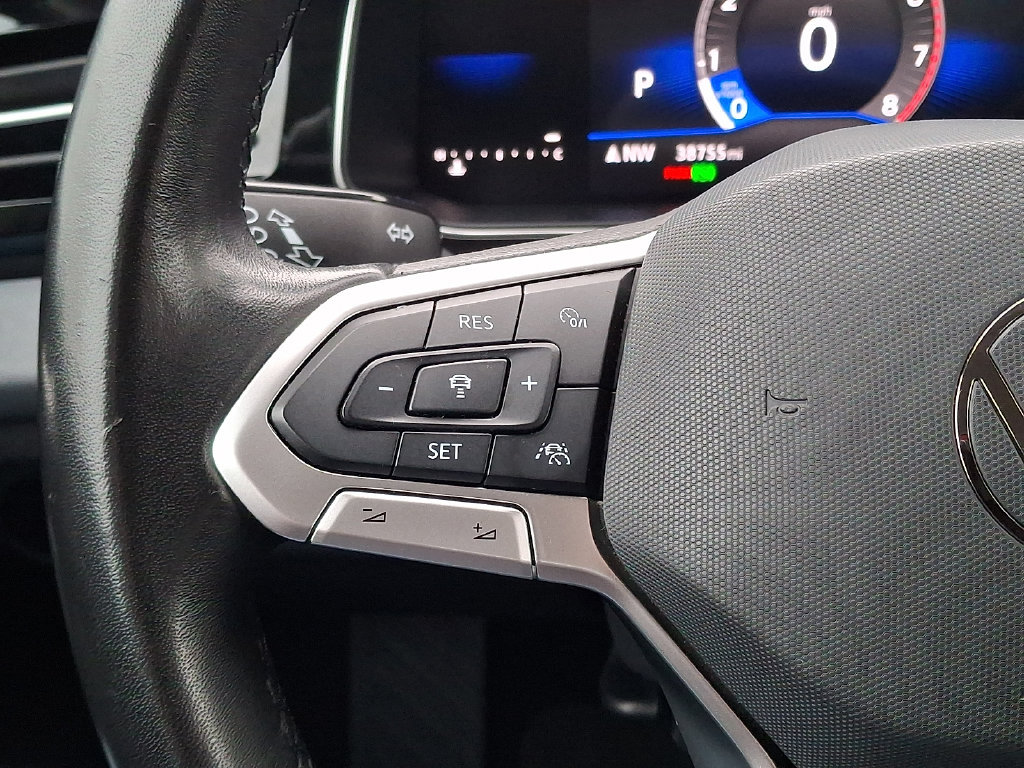 Used 2025 Volkswagen Jetta SE FWD image 20