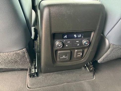 Used 2024 Buick Enclave Premium AWD/4WD image 17