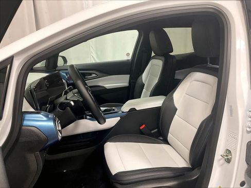 Used 2025 Chevrolet Equinox EV LT image 10