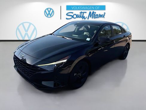 Used 2023 Hyundai Elantra SEL FWD image 3