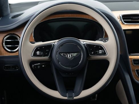 Certified 2025 Bentley Bentayga image 31