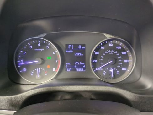 Used 2017 Hyundai Elantra SE image 29