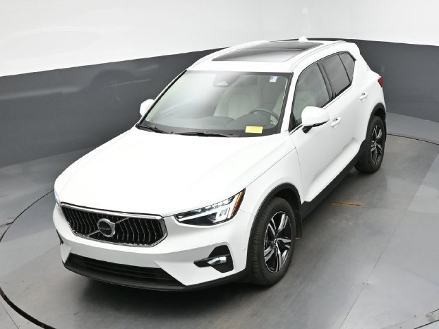 Used 2023 Volvo XC40 B5 Plus w/ Driver Assist Package AWD/4WD image 19