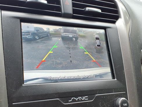 Used 2020 Ford Fusion SE FWD image 14