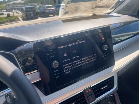 New 2026 Volkswagen Taos SE FWD image 18