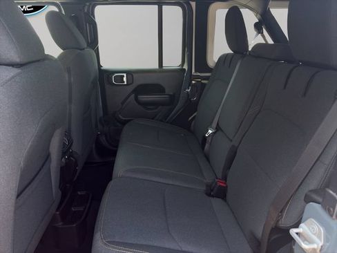 Used 2024 Jeep Wrangler Unlimited AWD/4WD image 16