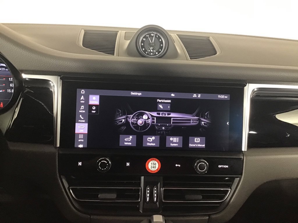 Certified 2026 Porsche Macan AWD/4WD image 35