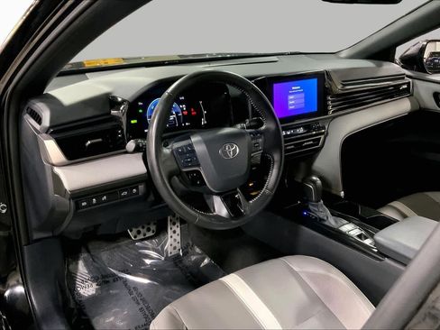 Used 2025 Toyota Camry SE w/ Convenience Package AWD/4WD image 18
