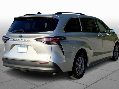 Used 2024 Toyota Sienna XLE image 12