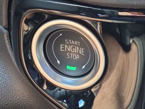 New 2025 GMC Sierra 1500 SLT w/ SLT Convenience Package image 17