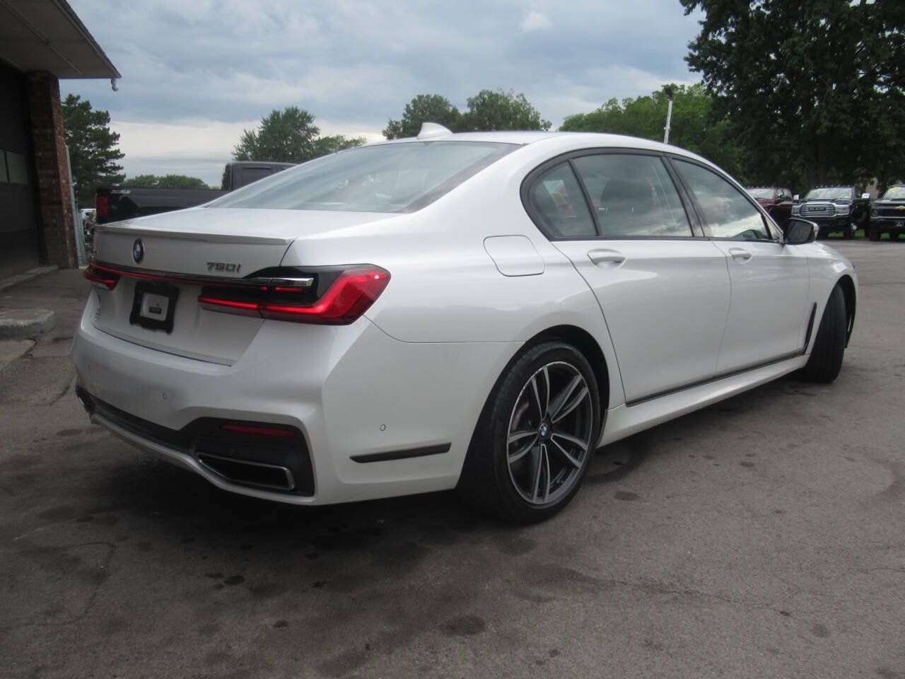 Used 2021 BMW 750i xDrive w/ Executive Package AWD/4WD image 15