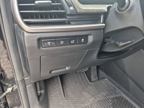 Used 2024 Kia Telluride EX w/ EX Captain's Chair Package FWD image 17