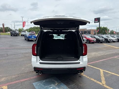Used 2022 GMC Yukon AT4 AWD/4WD image 8