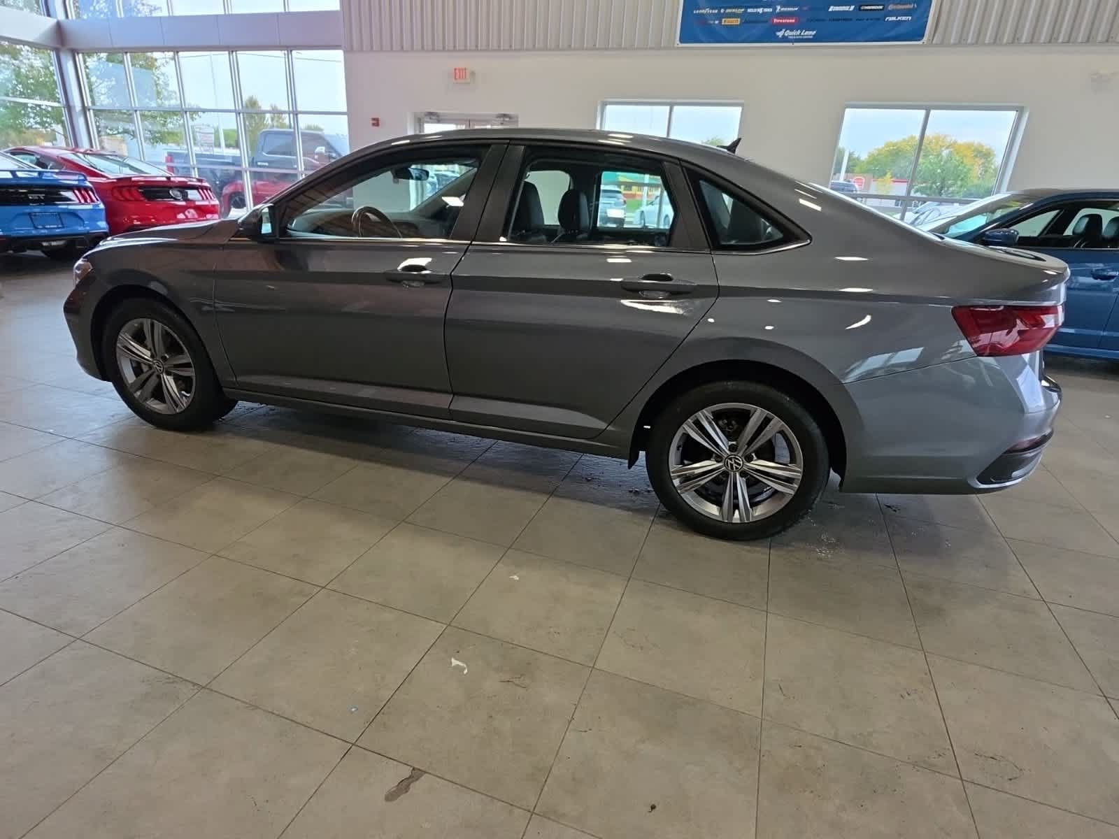 Used 2024 Volkswagen Jetta SE FWD image 10