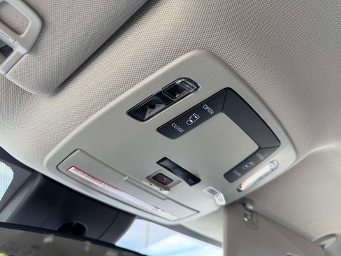 Used 2022 Toyota Sienna LE FWD image 40