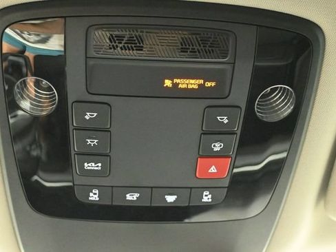 Used 2025 Kia Carnival EX FWD image 17
