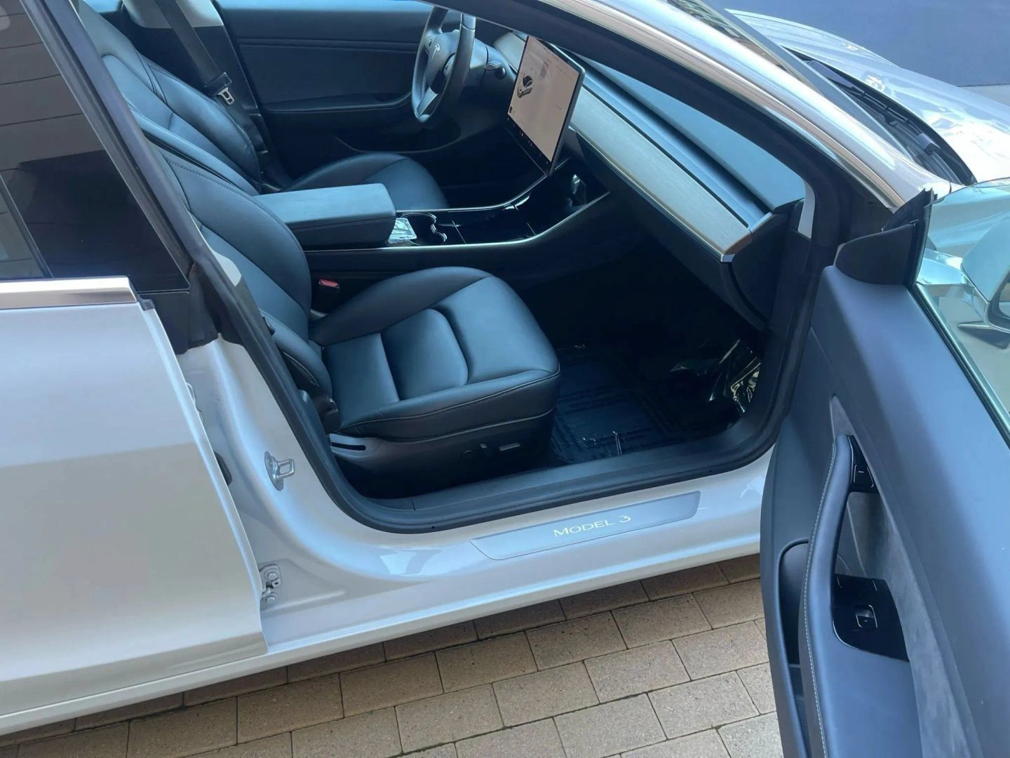 Used 2020 Tesla Model 3 Standard Range Plus RWD image 8