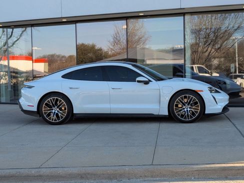 Used 2021 Porsche Taycan image 8