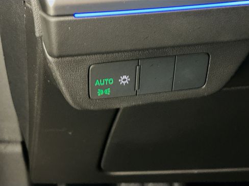 Used 2023 Audi Q4 e-tron Premium Plus w/ Premium Plus image 17