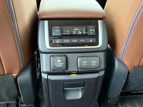 Used 2022 Subaru Ascent Touring w/ Popular Package #2A image 9