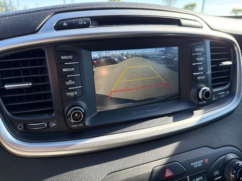 Used 2017 Kia Sorento AWD w/ LX Convenience Package image 23