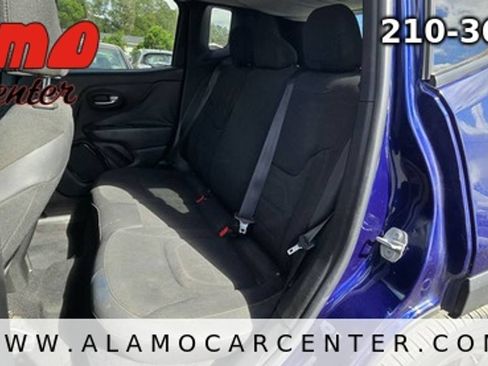 Used 2017 Jeep Renegade Altitude FWD image 30