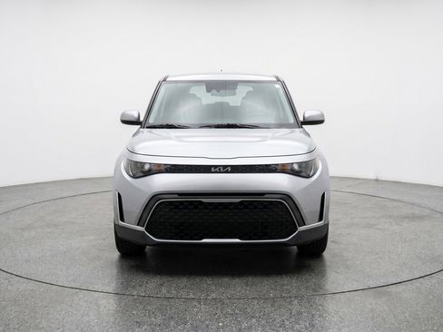 Used 2025 Kia Soul LX w/ LX Technology Package FWD image 2