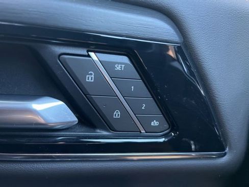 Used 2025 GMC Yukon Denali w/ Sun & Power Step Package image 31