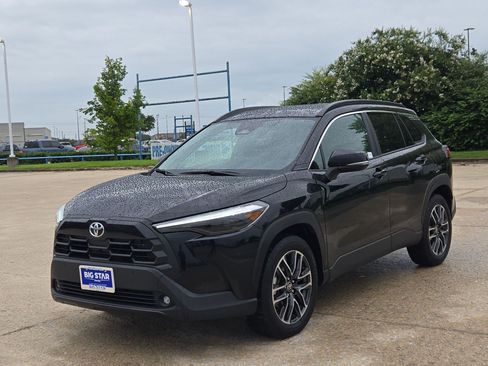 Used 2026 Toyota Corolla Cross XLE FWD image 9