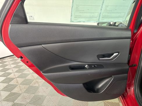 Used 2023 Hyundai Elantra Limited image 20