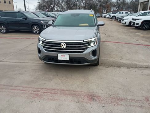 Used 2025 Volkswagen Atlas SE FWD image 5