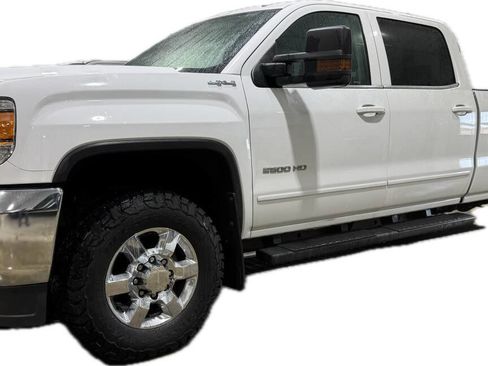 Used 2018 GMC Sierra 2500 SLE w/ SLE Fleet Preferred Package AWD/4WD image 4