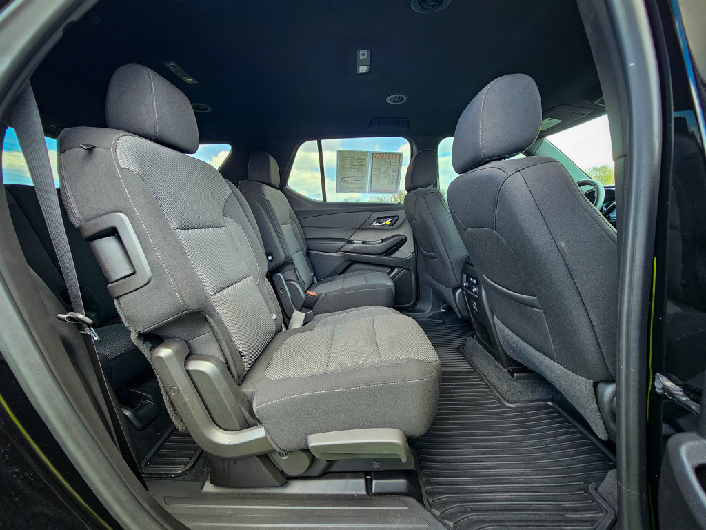 Used 2022 Chevrolet Traverse LT w/ Midnight/Sport Edition AWD/4WD image 38