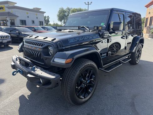 Used 2025 Jeep Wrangler Unlimited Sahara AWD/4WD image 4