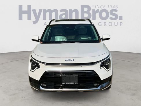 New 2025 Kia Niro EX Touring image 9