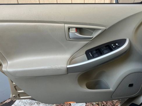 Used 2010 Toyota Prius Five image 9