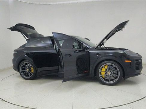 Used 2024 Porsche Cayenne Turbo GT image 74