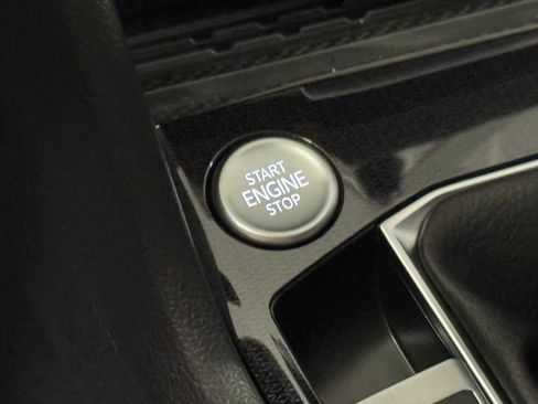 New 2025 Volkswagen Taos SE image 11