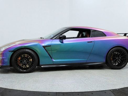 Used 2024 Nissan GT-R Premium w/ Premium Interior Package image 2