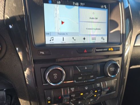 Used 2017 Ford Explorer XLT w/ Equipment Group 202A image 12